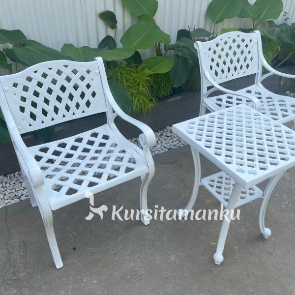 Proyek Kursi Antik Villa Megamendung Bogor