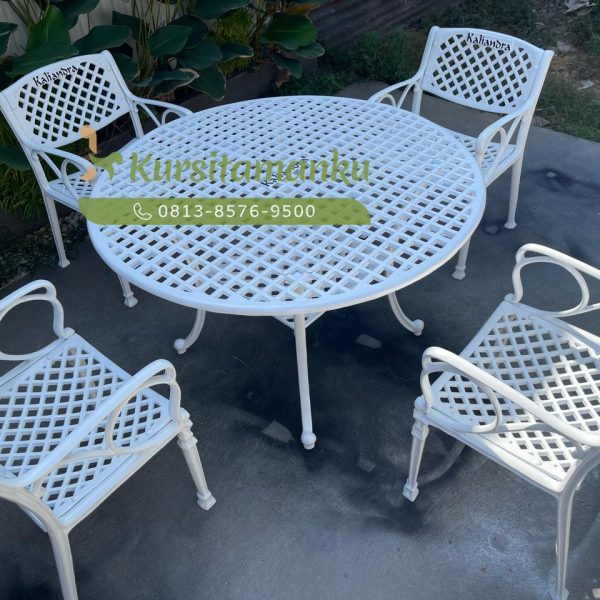 Set Kursi dan Meja Makan Besi RM. Kaliandra Purwokerto Kursi dan Meja Makan Besi