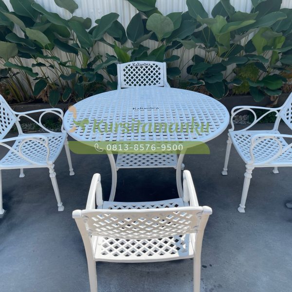 Set Kursi dan Meja Makan Besi RM. Kaliandra Purwokerto Kursi dan Meja Makan Besi