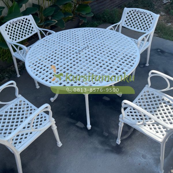 Set Kursi dan Meja Makan Besi RM. Kaliandra Purwokerto Kursi dan Meja Makan Besi