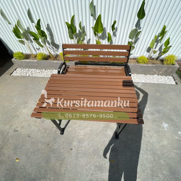 Kursi taman MTS N 6 Sleman