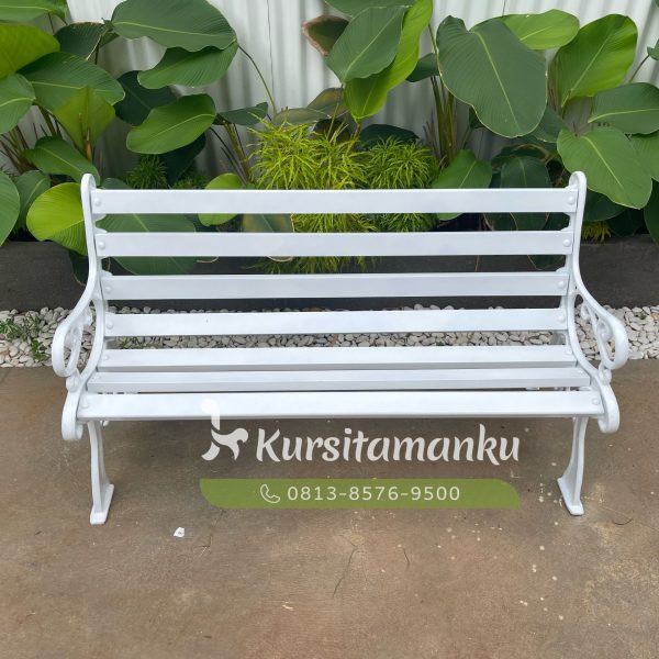 Kursi taman antik