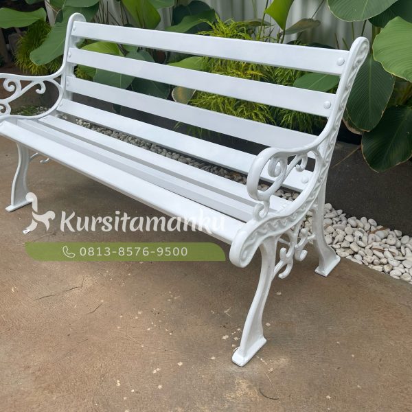 Kursi taman antik