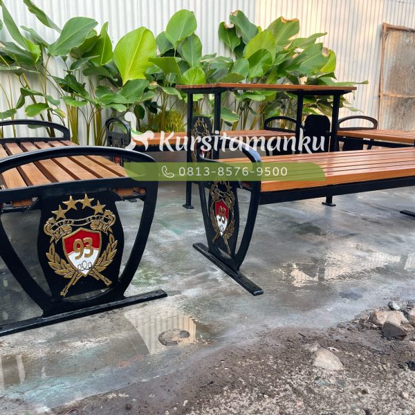 Kursi Taman Custom Logo AKMIL Magelang Kursi Taman Custom Logo