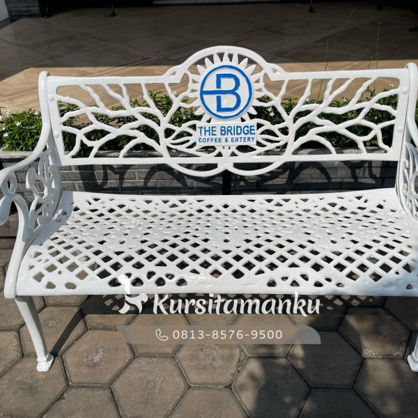 Kursi Taman The Bridge Coffe & Eatery Tawangmangu