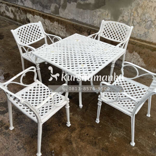 phonto(1) Kursi Taman Bogor Jawa Barat