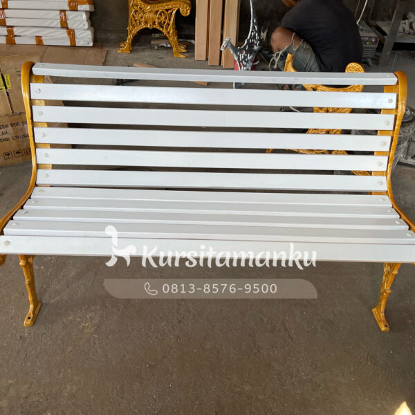 Kursi Taman Jl. Ahmad Yani Banjarmasin