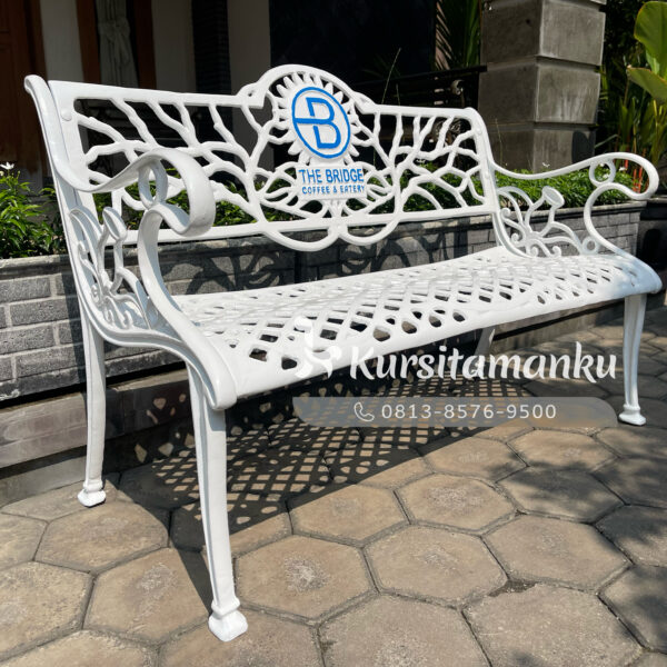 Kursi Taman The Bridge Coffe & Eatery Tawangmangu