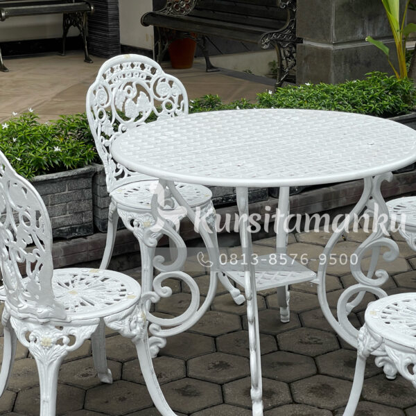 Diunggah Ke Kursi Taman Lereng Anteng Bandung