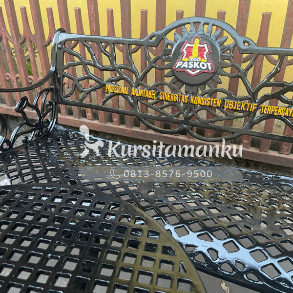 kursi Taman Polres Kota Pasuruan