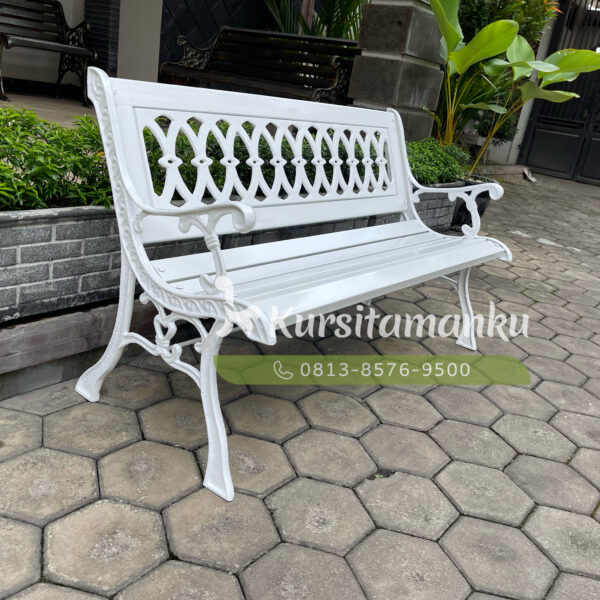 kursi Tamanku