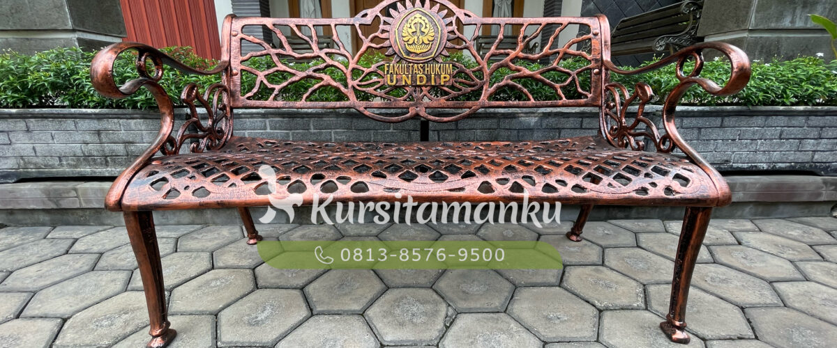 Kursi Taman Fakultas Hukum UNDIP