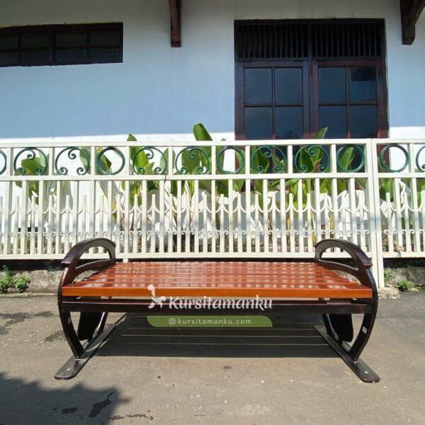 Kursi Taman Tipe Malioboro DLH Kab. Sumenep