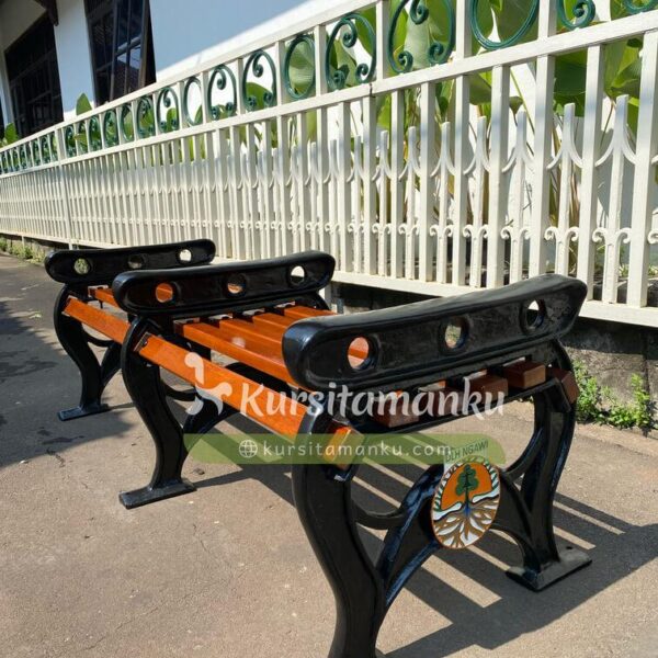 WhatsApp Image 2025-01-20 at 10.01.38 Kursi Taman Tipe Malioboro DLH Kab. Sumenep