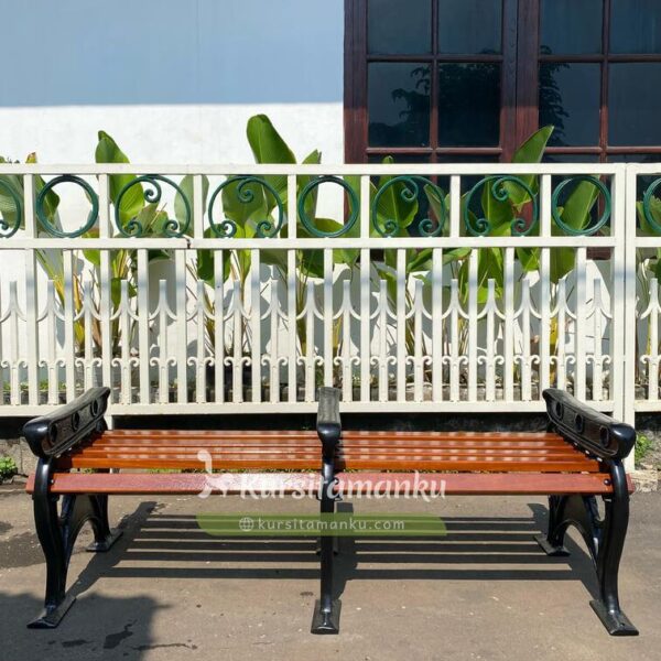 WhatsApp Image 2025-01-20 at 10.01.39 Kursi Taman DLH Ngawi