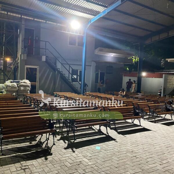 kursi taman antik pemkot