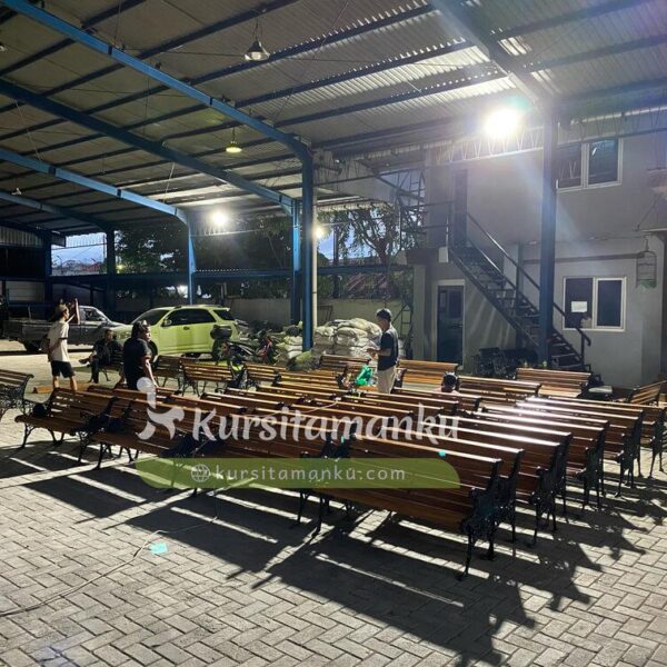 kursi taman antik pemkot