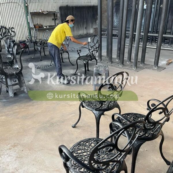 kursi antik single roti romi