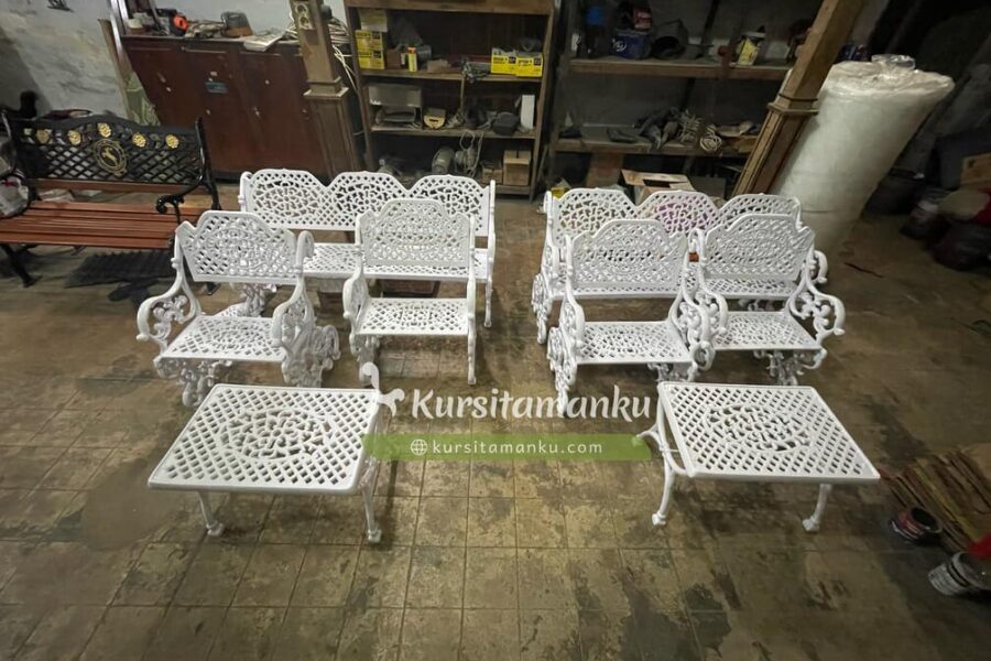 Kursi Taman Rapocini Makassar