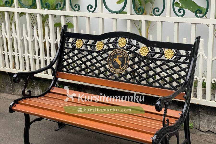 Kursi Taman Kantor DPRD Penajam Paser Utara