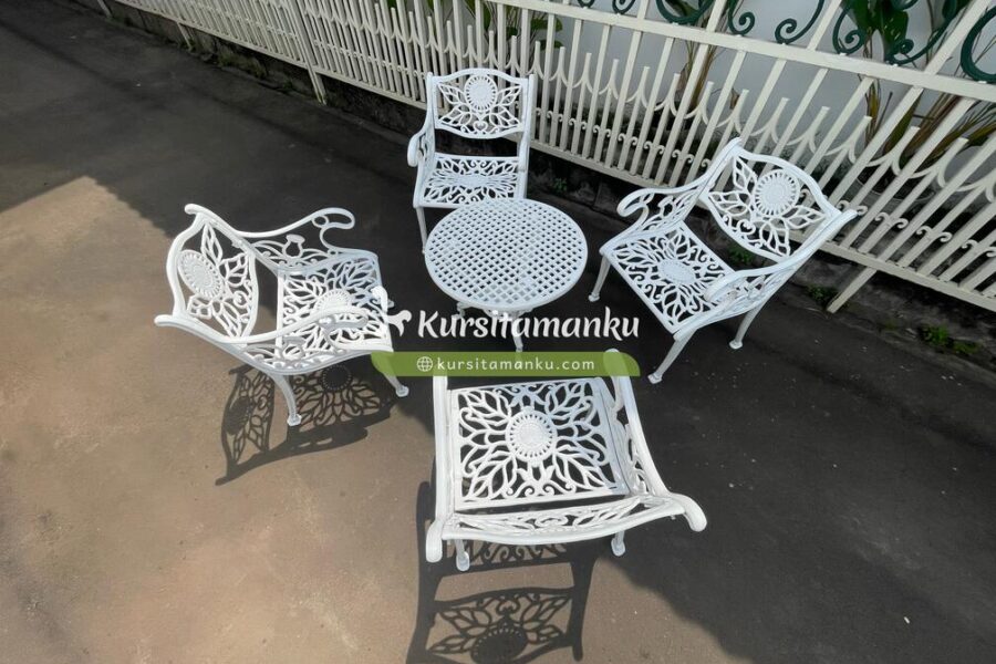 Kursi Cafe Outdoor – Bumi Kayom Salatiga